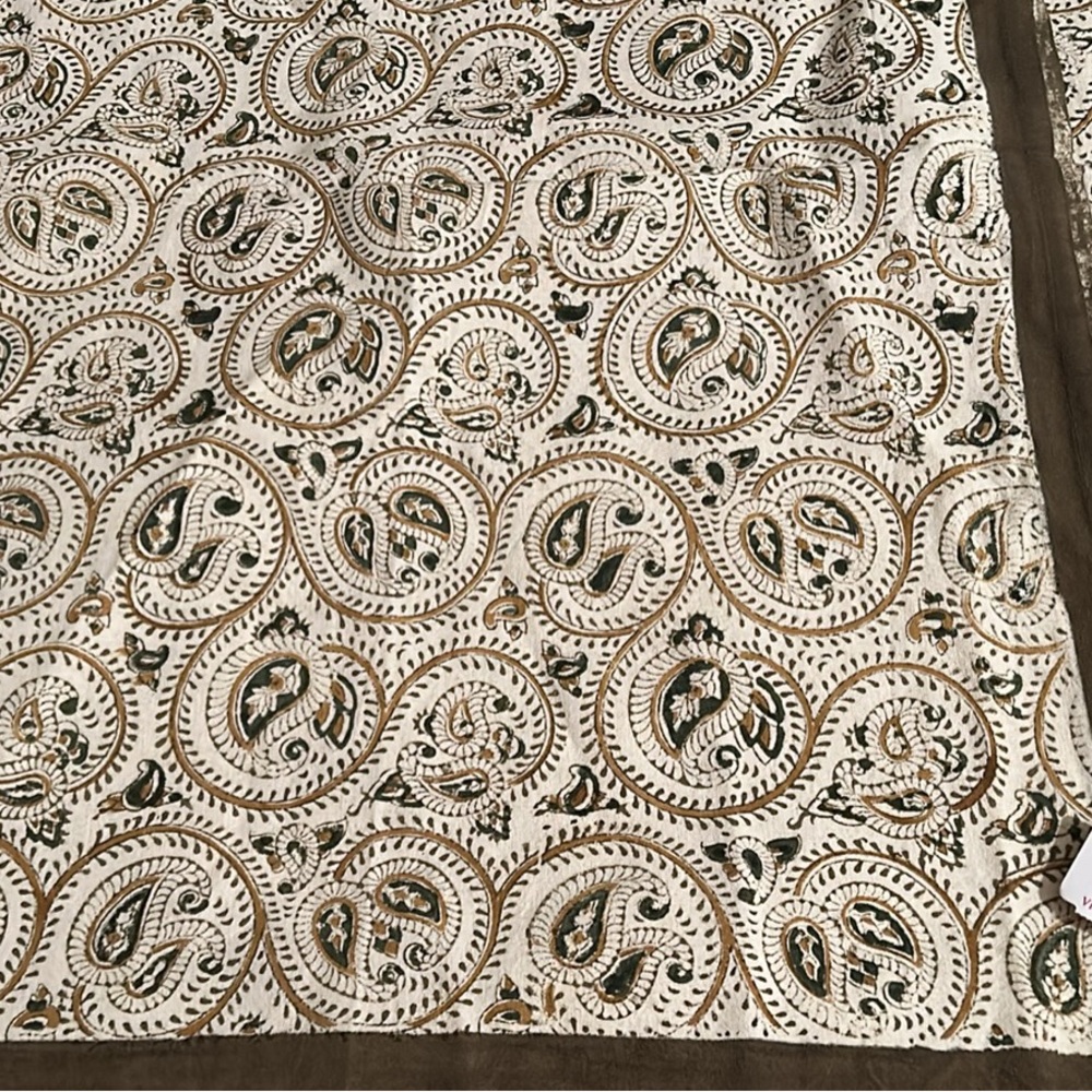 New with tag Ten Thousand Vintage 100% Cotton Paisley Tablecloth 58”x92”